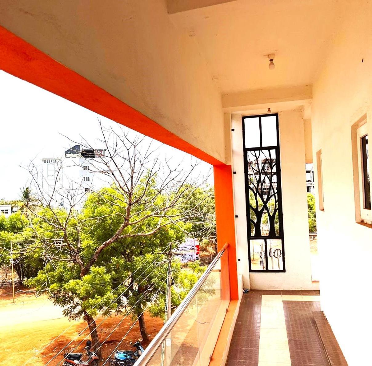 Asshappystayinn Hotel Tiruchirappalli Szoba fotó